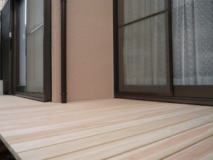 桧の濡れ縁